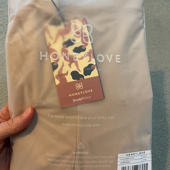 HoneyLove SuperPower Short in Sand L and XL - Picture 7 of 8